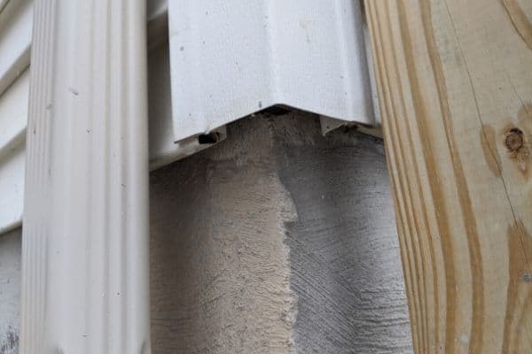 Vinyl Siding Trim Open to Critters